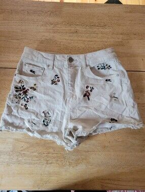 Slightly Distressed White Jean Short